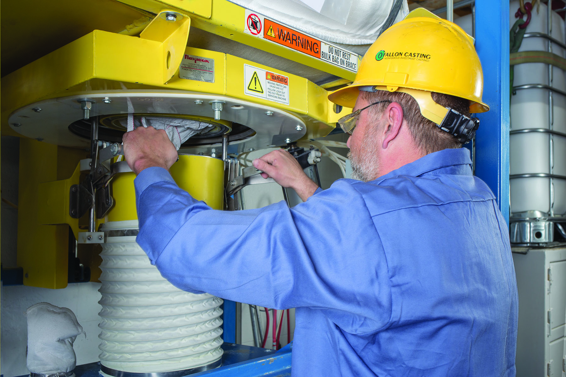 Investment casting sand and flour conveyed from bulk bags automatically